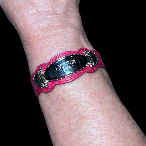Louis Vuitton Jewelry - Louis Vuitton Pivoine Epi Leather Handle It Bracelet Size 17 with COA‎